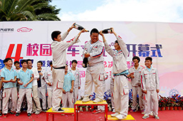 此刻，他們無需淡定，勝利的香檳是慶祝的最佳選擇
