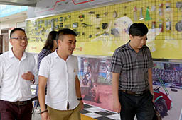 參觀萬通校園巴哈原創車展示區