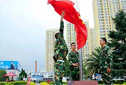 在這神圣的土地上，我們愛萬通，我們也愛祖國
