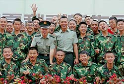有這么一群人，他們愛我們，我們也愛他們，他們就是可愛的教官