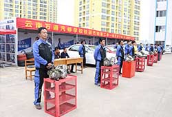 巴哈指導(dǎo)老師等待他的學(xué)員們