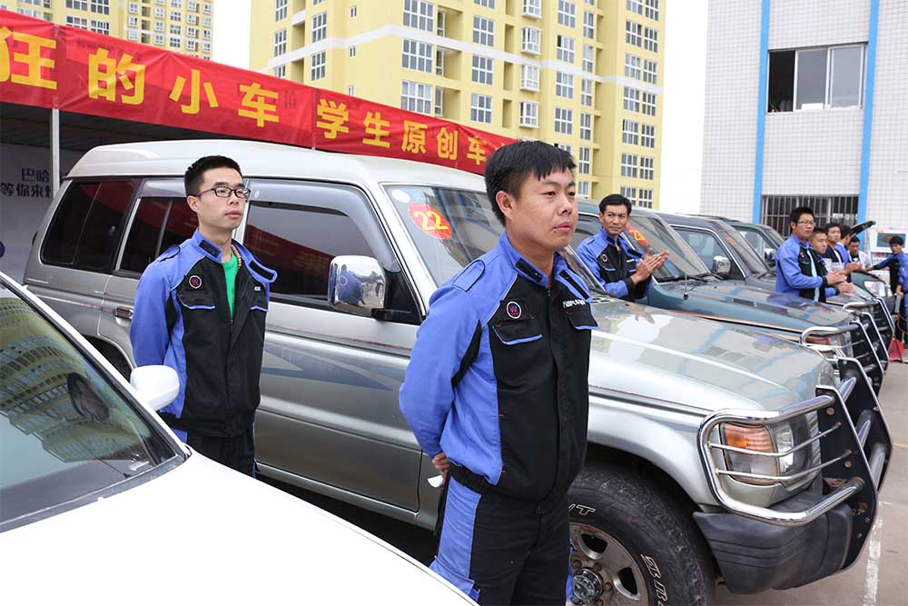 新學(xué)期，萬(wàn)通新進(jìn)了一批實(shí)訓(xùn)車(chē)輛