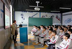 實力集團人力資源和技術總監來我校