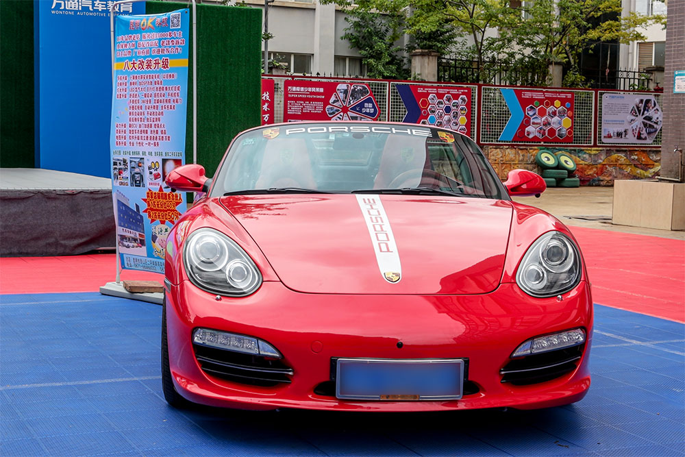 改裝車(chē)進(jìn)校園