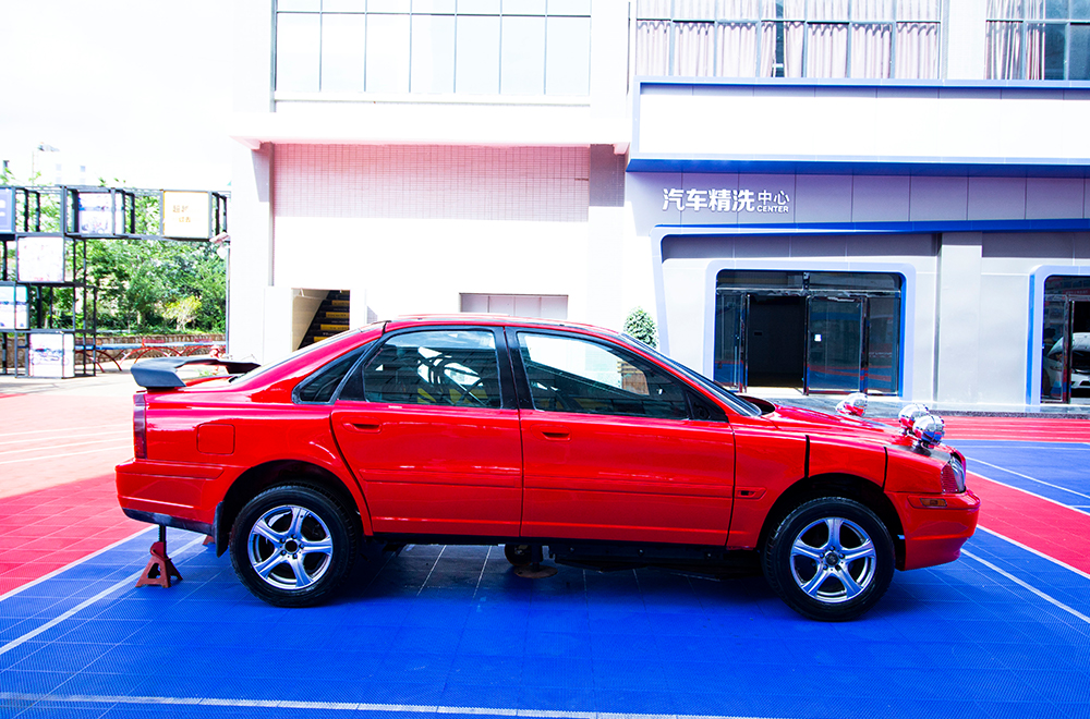 車身側(cè)面