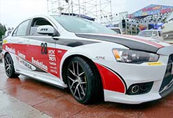 在孔雀天空音樂節(jié)現(xiàn)場展示，與大咖一起玩車