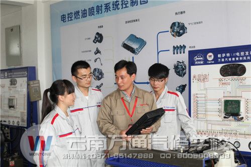 云南萬通采取小班化教學、小組實訓讓萬通學子學到扎實技術.jpg