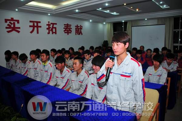 榜樣的力量主題活動中訴說自己的榜樣_副本.jpg