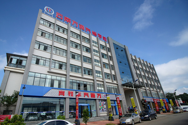 學汽修技術，就到云南萬通.jpg