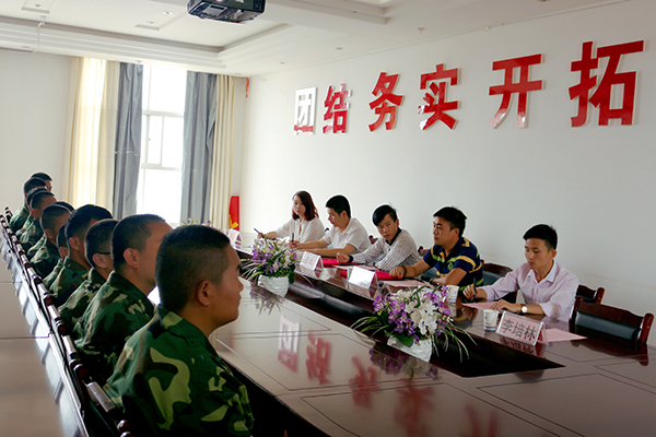 企業與學生面對面，培養的學生符合企業需求.jpg
