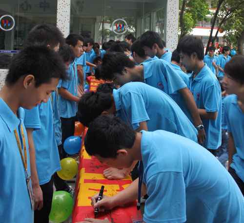 父親節，萬通學子給父親送祝福