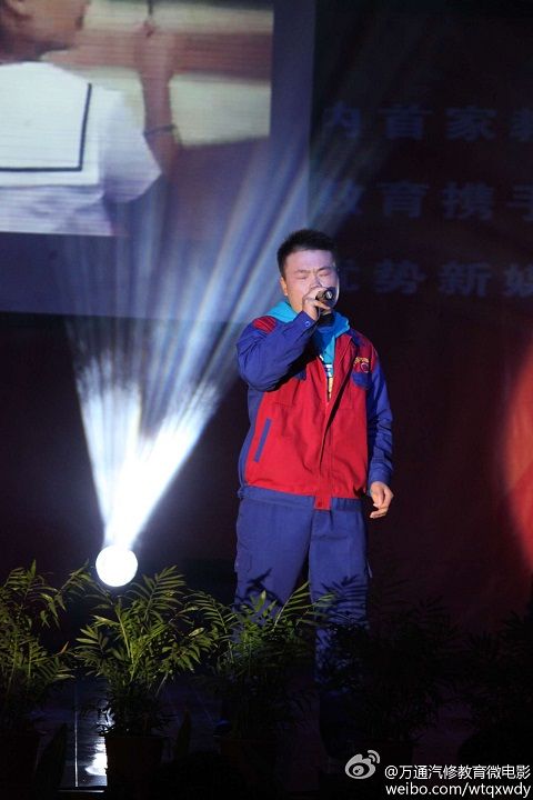 萬通學子演繹微電影主題曲《老男孩》
