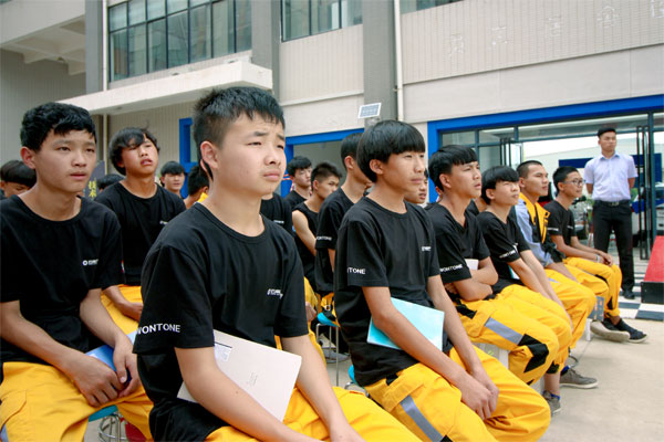新學期開學季，我和我的小伙伴們都在云南萬通.jpg