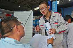 我們也要積極的介紹自己，把自己最好的一面展示給企業(yè)。