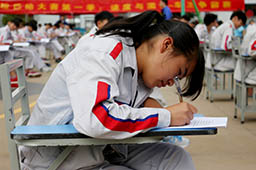 誰說女生學汽修沒前途，今天就讓你們看看汽修界的“女漢子”。